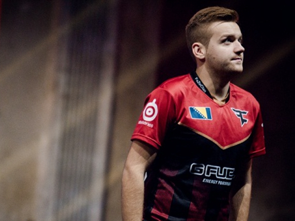 Tian 在 LPL 中三次获得亚军，与 Top Esports 一起。你如何评价 Tian 在 Top Esports 中的表现？